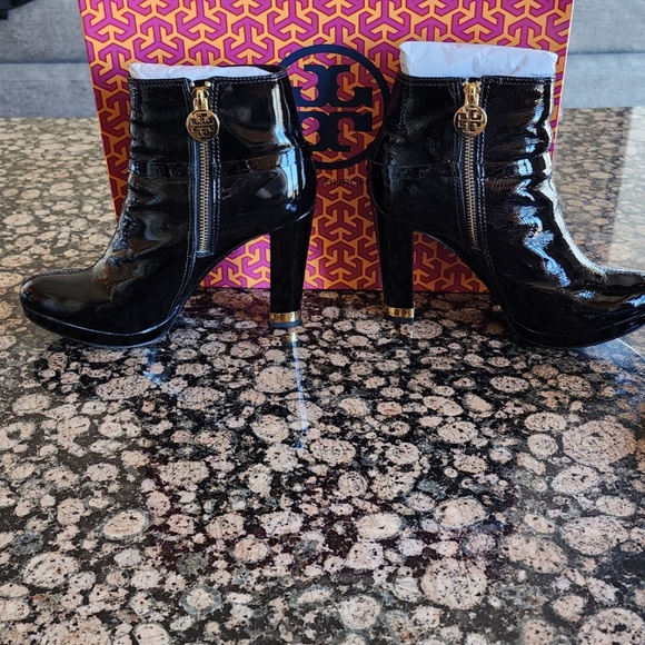 Tory Burch Patent Leather Booties - Black - Size 8 - Picture 13 of 16